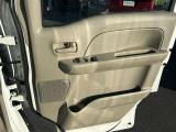 運転席ドアのパワーウィンドウスイッチになります。