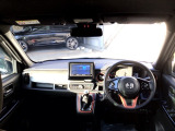 【前方視界】開放的な前方視界!運転がしやすく疲れにくいです♪窓が大きく、見通しがとっても良いおクルマですよ♪