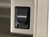 HDMIポートが装備されております。HDMIポートを他の機器と繋げることによって、モニターへ映像を流すことができます。