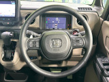 【純正革巻きステアリング】上質な革を使用することで、手にしっかり馴染みとても運転しやすいハンドルです♪