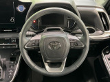 インテリアに合わせたデザインのステアリングは、運転される方のことも考え、運転しやすい形状、大きさです。是非一度、実際に触ってお確かめください。