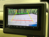 【バックカメラ】駐車時に後方がリアルタイム映像で確認できます。大型商業施設や立体駐車場での駐車時や、夜間のバック時に大活躍!運転スキルに関わらず、今や必須となった装備のひとつです!