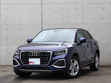 ●一目でAudiとわかる特徴的なシングルフレームグリル・LEDランプ。精悍なフロントマスクからAudiのスマートで上品なブランドを連想させてくれます。女性にも大変ご好評頂いております。