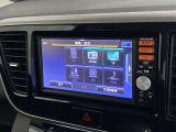 〈メモリーナビ〉 CD/DVDの他、AM/FMラジオ・フルセグTVも視聴可能です