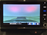 【バックカメラ】運転が苦手な方も車庫入れラクラクです!ギアをリバースに入れれば自動的に切り換わりますので、面倒な操作は不要です♪狭い駐車場もお車を傷つけず安心ですね!