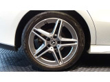 メルセデスの認定中古車「サーティファイドカー」では、万一お車が故障した場合も、ご購入後1年間もしくは2年間※は走行距離にかかわらずメルセデス・ベンツ正規サービスネットワークで無料修理いたします