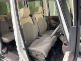 乗降がしやすい運転席。高さが調節できて小柄な方でもベストポジションをとることができます。
