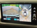 【マルチビューカメラシステム】専用のカメラにより、上から見下ろしたような視点で360度クルマの周囲を確認することができます☆死角部分も確認しやすく、狭い場所での切り返しや駐車もスムーズに行えます。