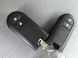 キーを取り出さずにドアを施錠&解錠。クルマの始動も可能です。