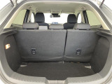 【トランク】積み込みやすくて、たっぷり積める荷室です。シートアレンジできるものは、乗車人数と荷物の量や大きさによってシートを動かすことができるので、より快適なドライブが可能です!