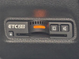 【ETC2.0(DSRC)】ETCカードを挿入すれば料金所はノンストップで通過できます。ETC限定の割引や、高速道路の情報提供サービスを利用できます。