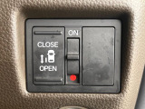 【パワースライドドア】スマートキーや運転席のスイッチでスライドドアの開閉が可能♪電動だから力を入れてドアを開ける必要が無く、小さいお子様でも、重い荷物を持っている時もラクに開け閉めできます♪