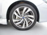 タイヤサイズは225/45R18 純正アルミホイール装着です!