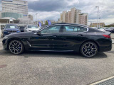 【拘りのFR】BMWが多く採用するFR車。ダイレクトでスポーティな加速感・シャープなハンドリングを実現。縦置きエンジンレイアウトにより、フラットで上質な乗り味です。