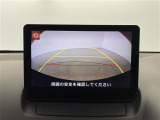 【バックモニター】後ろのカメラの映像をモニターに映し出すことができます!後方の見えない死角や、障害物との距離感をしっかり確認することができます!駐車が苦手な方におすすめです。