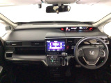 【前方視界】開放的な前方視界!運転がしやすく疲れにくいです♪窓が大きく、見通しがとっても良いおクルマですよ♪