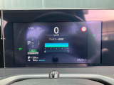 液晶タイプの見やすいメーター、EVに必要な情報を表示。走行可能距離も表示されますので心強い味方です