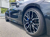 【BMWアロイホイル】軽量かつ強度に拘ったアロイホイル。走行性能ポテンシャルを引き出す設計。車の足元を引き締めてくれる大きなポイントはアロイホイルです。