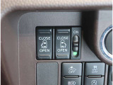 運転席からも操作できる両側パワースライドドア付きです。