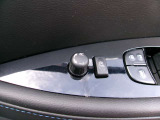 ドアミラーの鏡面の調節、格納は運転席からすべて操作できます!