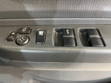 【電動格納ミラー】サイドミラーは電動格納式となっており、狭い駐車場でもキズがつくリスクを抑えられます。