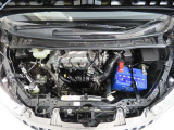 車にとって、とても大切な部分のエンジンルーム。綺麗に清掃済みで安心です。