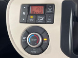 【オートエアコン】一度お好みの温度に設定すれば、車内の温度を検知し風量や温度を自動で調整。暑い…寒い…と何度もスイッチ操作をする必要はありません。快適な車内空間には必須の機能ですね♪