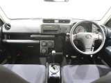 使いやすく運転しやすいレイアウトの運転席回り。