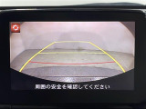 【バックモニター】後ろのカメラの映像をモニターに映し出すことができます!後方の見えない死角や、障害物との距離感をしっかり確認することができます!駐車が苦手な方におすすめです。