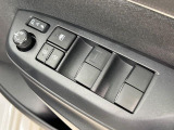 【電動格納ミラー】サイドミラーは電動格納式となっており、狭い駐車場でもキズがつくリスクを抑えられます。