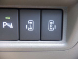 左右両側オートスライドドアです。運転席からでもスイッチひとつで開閉できるので、便利ですよ