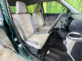 運転席シート廻りは使用感も少なく、良好な状態となっています。丁寧に使われていたことがよくわかりますね。