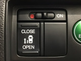 【パワースライドドア】助手席側がパワースライドドアになっており、運転席のスイッチやスマートキーでも開閉が可能です!開口部も広いので乗り降りも楽々♪