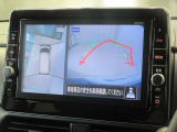 アラウンドビューモニター付きです。車両を上から見たような映像をナビゲーション画面に表示。運転席からの目視だけでは見にくい、車両周辺の状況をリアルタイムでしっかり確認できます。