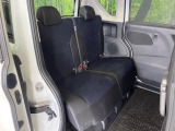 後部座席も気になるようなキズ・汚れやへたり等、大きなダメージはなく、良好な状態です。