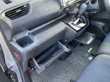 車検証や保険証券など車に関する書類はサッととれるグローブボックスへ入れておけば急な事故でも安心。