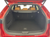 【トランク】積み込みやすくて、たっぷり積める荷室です。シートアレンジできるものは、乗車人数と荷物の量や大きさによってシートを動かすことができるので、より快適なドライブが可能です!