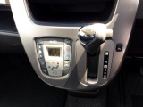オートマチックシフトレバーは、手になじみ操作しやすい形状で安全運転にもつながります♪