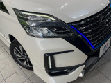 【LEDヘッドライト】悪天候や夜間走行時も良好な視界を確保し安心して運転できる高輝度LEDヘッドライトを装備!点灯速度が早く、消費電力も抑えられています。