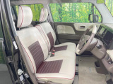 運転席シート廻りは使用感も少なく、良好な状態となっています。前オーナー様が丁寧に使っていたことがよくわかりますね。