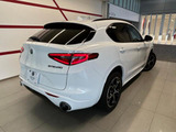 ステルヴィオ 2.0 ターボ Q4 ヴェローチェ 4WD 
