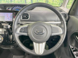 インテリアに合わせたデザインのステアリングは、運転される方のことも考え、運転しやすい形状、大きさです。是非一度、実際に触ってお確かめください。