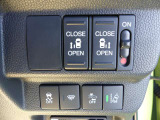 電動両側スライドドアが付いてます(運転席から操作可能です)