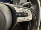 ハンドルにHondaセンシング系のクルーズコントロールやレーンキープアシストなどのスイッチが装備されています。ハンドルから手を離さず安全に操作できます。