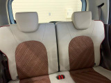 余裕のある運転席ですので、快適なドライブをお楽しみいただけます。