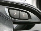 【レーンディパーチャーアラート】道路上の白線(黄線)を単眼カメラで認識し、ドライバーがウインカーを操作をしないで車線を逸脱する可能性がある場合、ブザーとディスプレイ表示による警報でお知らせします。
