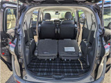 後のシートをたためば 商用車並みの広さですね☆