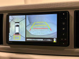 駐車場や狭い路地などでも障害物が確認しやすく、真上からの目線でクルマの周囲が確認できて安心♪