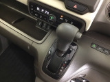 発進時から滑らかに加速する無段階変速のCVTはストップ&ゴーの多い街の中も快適です