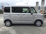 スライドドアで乗降も楽にできます。ホイルベースも長く、外観からも室内の広さが感じられます。